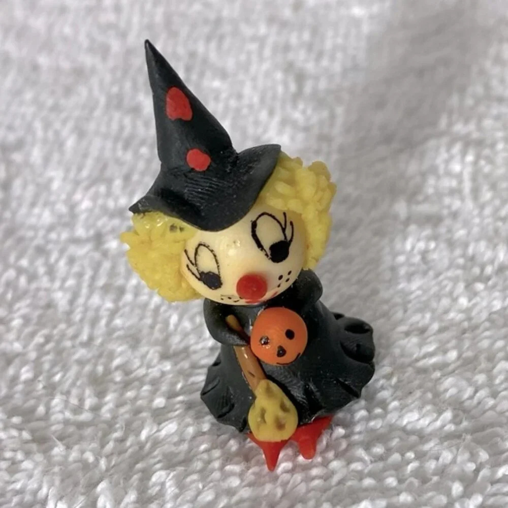 5/$35 Vintage Handmade 3D Witch Clay  Art Pin Brooch